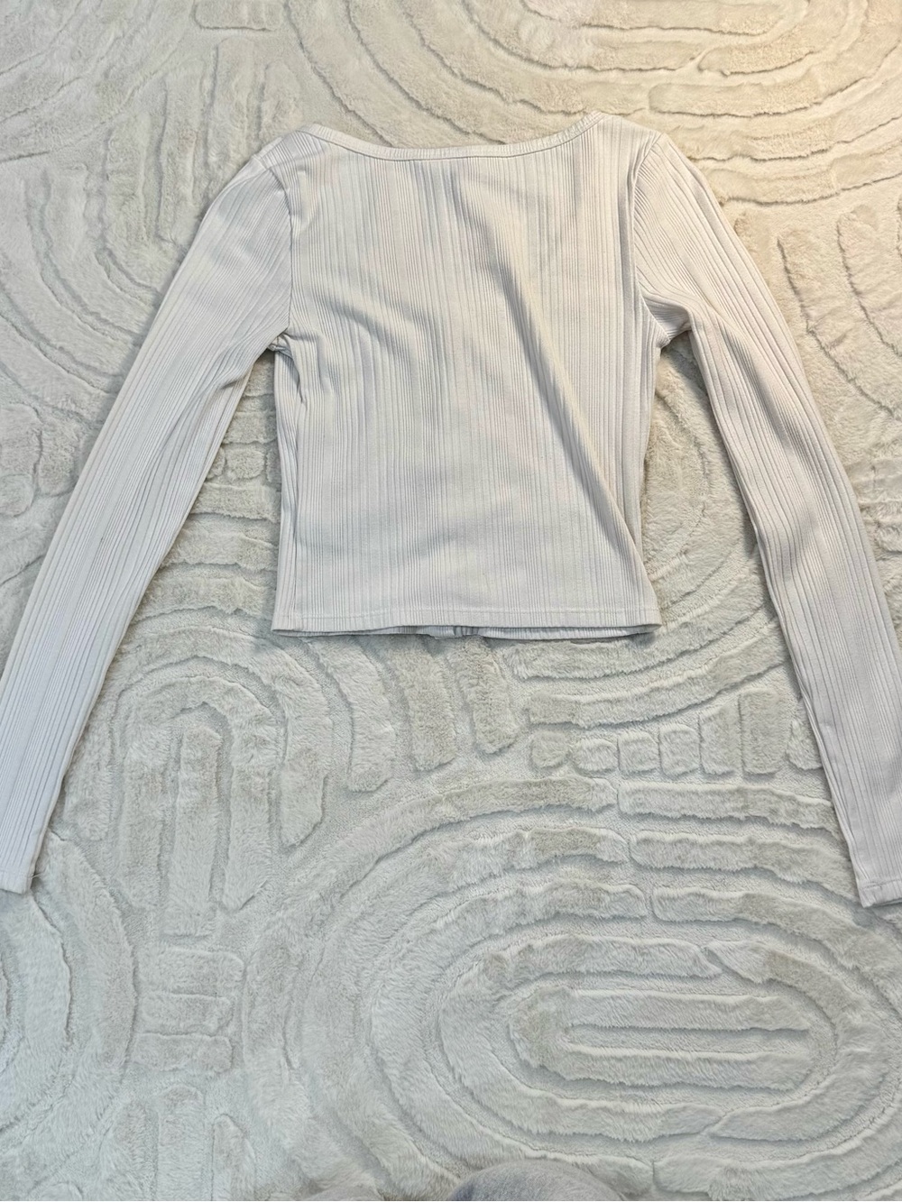 H&M Ivory Ribbed Button-Front Long Sleeve Tee - Picture 2 of 4
